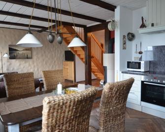 Exclusive Holiday Home With Fireplace, Large Terrace And Garden + Free Laundry Package - Trent - Dining room