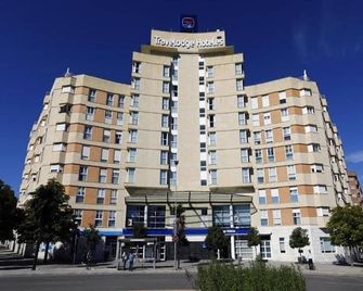 Travelodge Madrid Coslada Aeropuerto - Madryt - Budynek