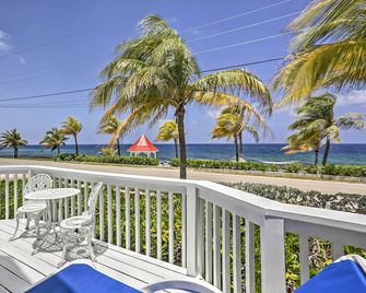 Lovely 'Sea Dreams Villa' w/ Private Beach & Deck! - Cayman Brac - Balcón