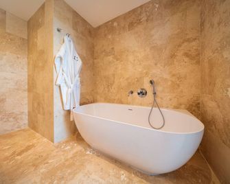 Hotel CUBE - Prague - Bathroom