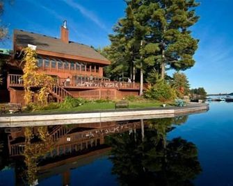 Westwind Inn on the Lake - Buckhorn
