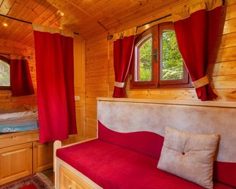 Trailer hire between the Cevennes and the Circus Navacelle La Bleue - Bez-et-Esparon