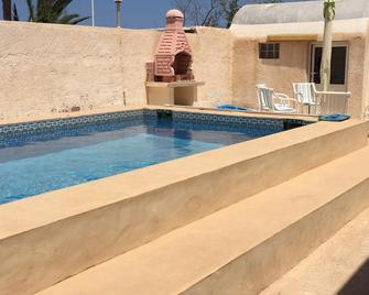 Independent Villa With Private Pool, Covered Parking - Midoun - Alberca