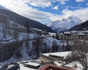 Appartement Chaleureux à Valcenis Lanslevillard à Proximité de Tous Commerces - Val-Cenis - Balkón