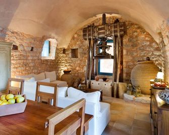 Arapakis Historic Castle - Pyrgos Dirou - Comedor