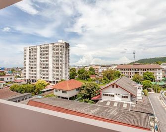 Scn City Hotel Rayong - Ban Chang - Balcón