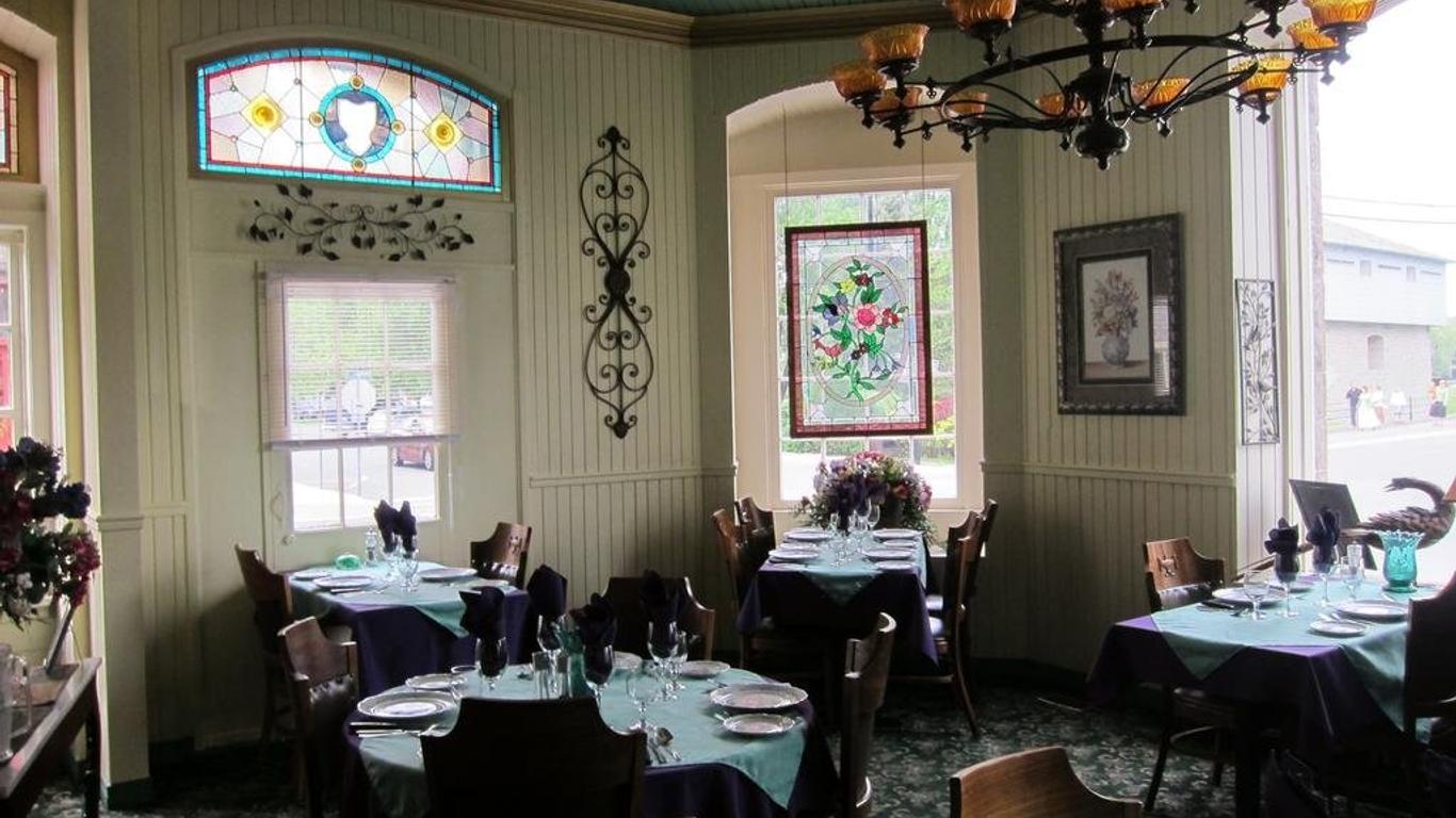 Baldachin Inn