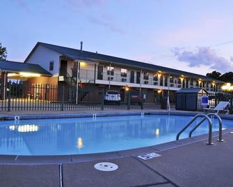 ذا·ريجنسي إن - إيوريكا سبرينغس - حوض السباحة