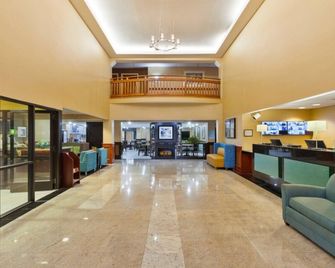 Holiday Inn Express & Suites Canton By IHG - Canton - Lobby