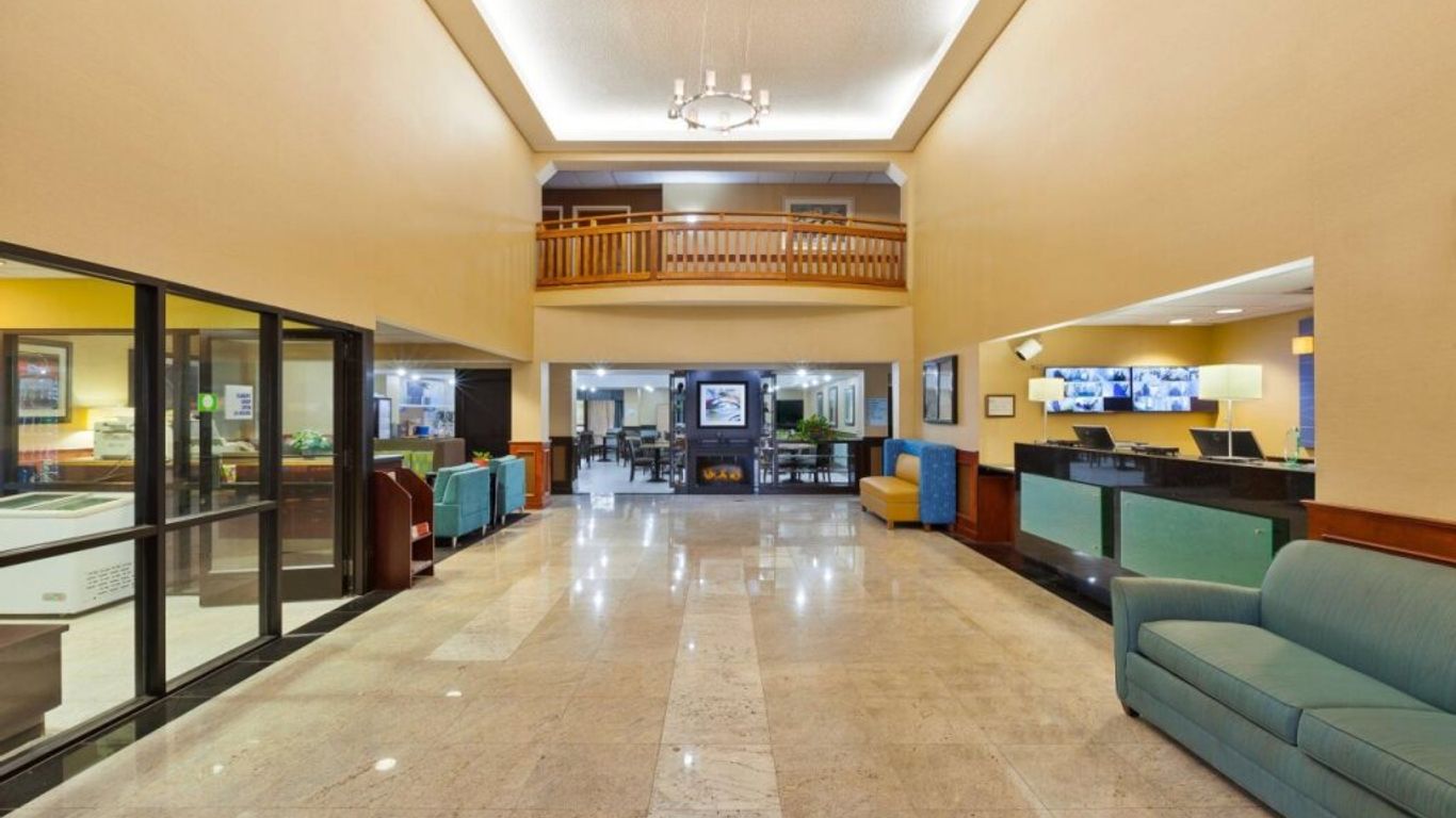 Holiday Inn Express & Suites Canton By IHG