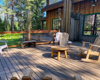 Methow Dog Cabin-Dog Friendly home between Winthrop&Mazama! - Winthrop - Patio