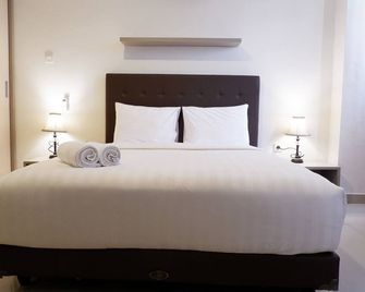 Best Price Studio Apartment The H Residence near MT Haryono - Jakarta - Bedroom