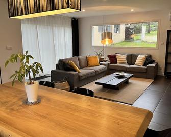 Magnificent house in the heart of the Ariege Pyrenees - Laroque-d'Olmes - Sala de estar