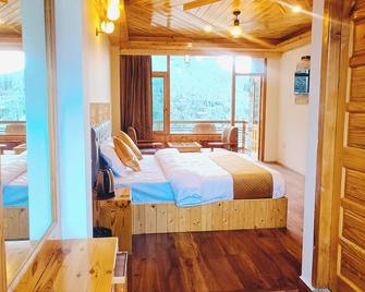 Hotel Nayra - Manali - Yatak Odası