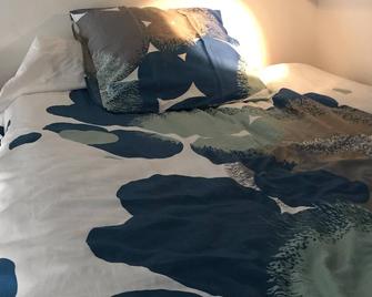 Hyper Centre Biarritz, Studio- 40 M2, Sea view, beach 3 mn walk, free WIFI - Biarritz - Bedroom