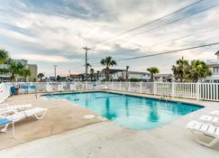 Recently Renovated, Across The Street From Beach + Free Attraction Tickets! - North Myrtle Beach - Pool