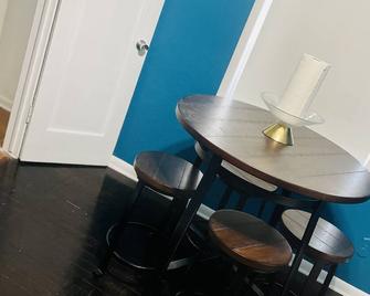 Fully Equipped Studio - 5 mins from the Fort Sill military base and Walmart - Lawton - Restaurant