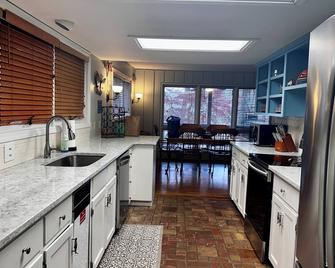 Little Red Tree House on the Little Red River on 8 Private Acres with Large Dock - Heber Springs - Kitchen