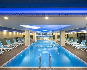 Ramada Plaza by Wyndham Silivri - Селімбрія - Басейн