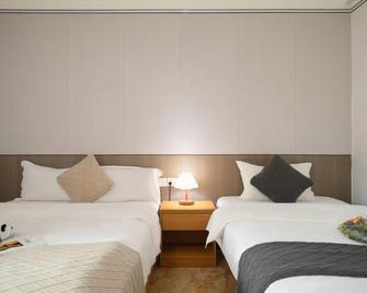 Haikou 9+1 Hotel (Meilan Airport) - Haikou - Bedroom