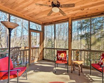 Summer in the Smokies! Hayesville Bungalow w/ Deck - Hayesville - Balcón