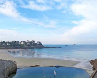 Apartment Le Parc du Prieuré by Interhome - Dinard - Playa