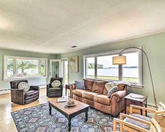 Bayfront Retreat w/ Game Room + Outdoor Pool! - Exmore - Living room