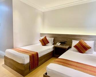 Hotel Euroasia By Bluebookers - אנג'לס סיטי - חדר שינה