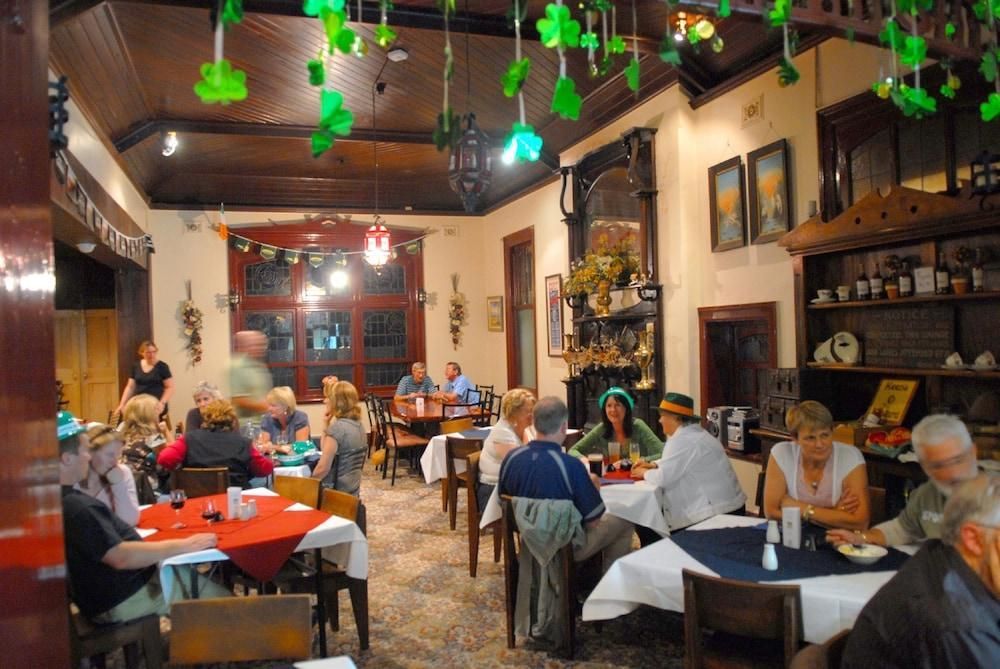 Mickey Bourke's Koroit Hotel - קורואיט - מסעדה