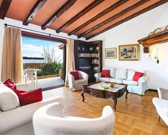 Villa in Llafranc with Pool & Beach Views - Llafranc - Wohnzimmer