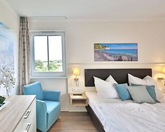 Sunny Suite 14 - elegantes Hotelapartment mit grossem Pool-Wellnesbereich und seitlichem Meerblick - Börgerende-Rethwisch - Slaapkamer