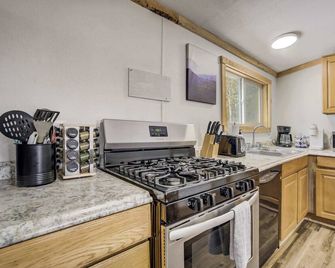 Gold Dust Cabin Family Escape with Scenic Views - Cripple Creek - Keuken