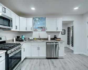 Step Into Paradise - River Oaks - Kuchnia