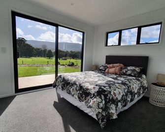 Kai Iwi lakes 12km Dargaville 28 km Farm House sleeps 6 adults 2 children - Kaihu - Habitación