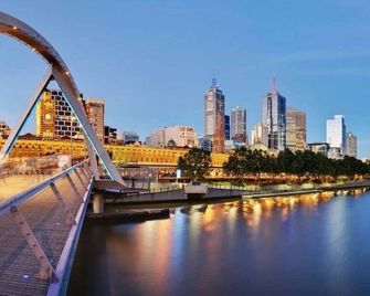 A Lux 2br Apt Next To Melbourne Uni Free Parking - Melbourne
