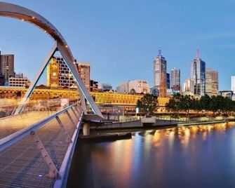 A Lux 2br Apt Next To Melbourne Uni Free Parking - Melbourne