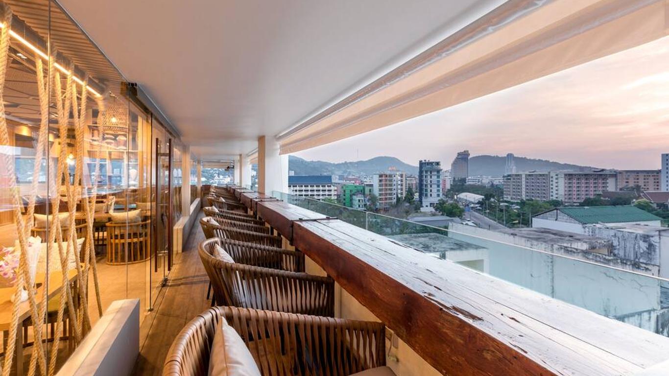 Oakwood Hotel Journeyhub Phuket SHA Plus