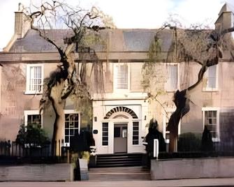 The County Hotel - Banff - Building