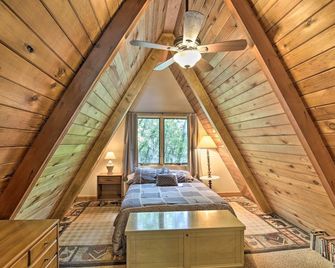 Lake Pepin Cottage w/ Decks + Private Beach! - Stockholm - Bedroom