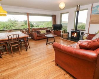 Porth Farm Annexe - Newquay - Living room