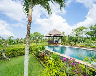 Villa Labak Sari Tabanan - Selemadeg Barat - Басейн