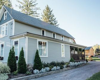 The Cottage - East Aurora - Budova
