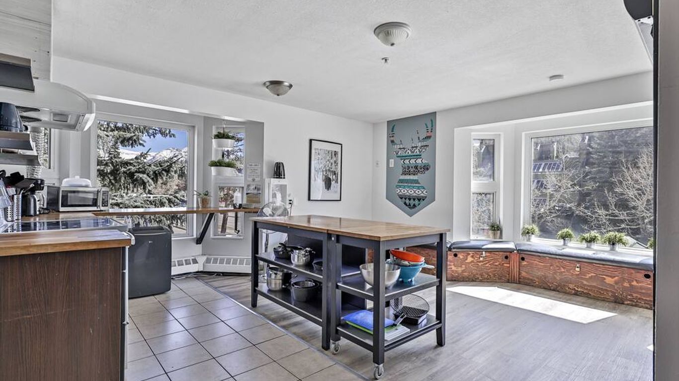 샘선 반프 - 호스텔