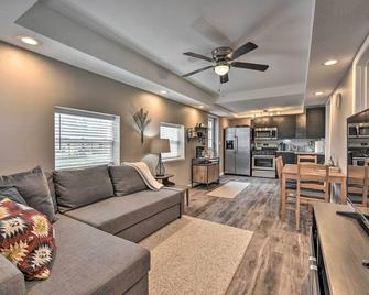 Lakeland Cottage - 1/2 Mile to St Croix River - Lakeland - Wohnzimmer