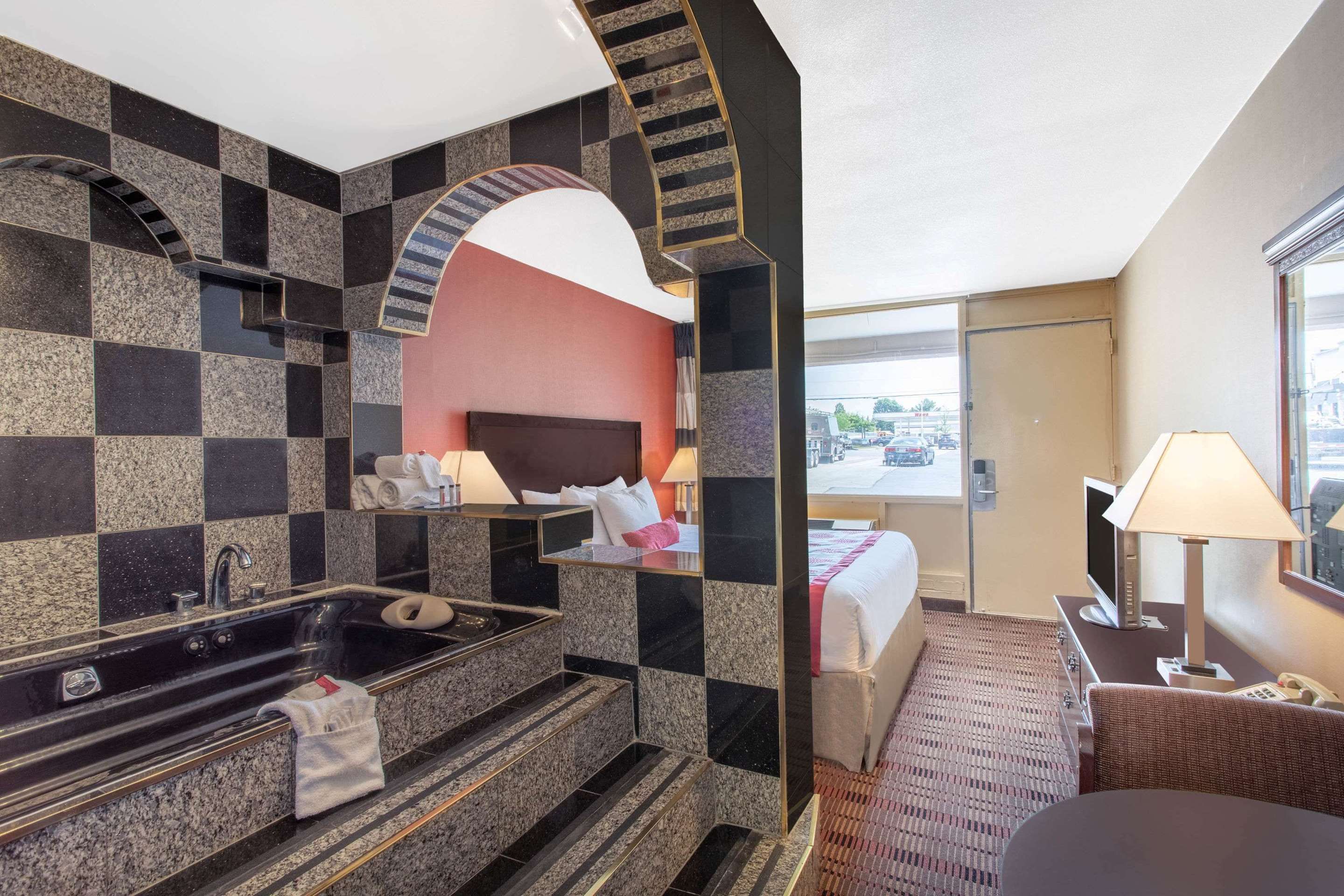 Bedroom view of Ramada Limited Cockeysville