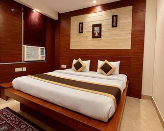 Amaira Hotels & Banquet (Near Vaishali Metro Station) - Ghaziabad - Schlafzimmer