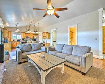 Bellemont Family Home with Hot Tub and Playground Set - Bellemont - Living room
