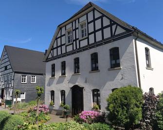 Ferienwohnung Sauerland Burgfenster - Lennestadt - Building