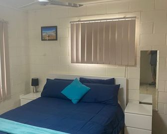 The Red Piranha Rainbow Beach - Rainbow Beach - Bedroom