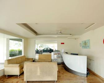 OYO 381 Hotel Sybaritic Suites Gachibowli - Hyderabad - Front desk